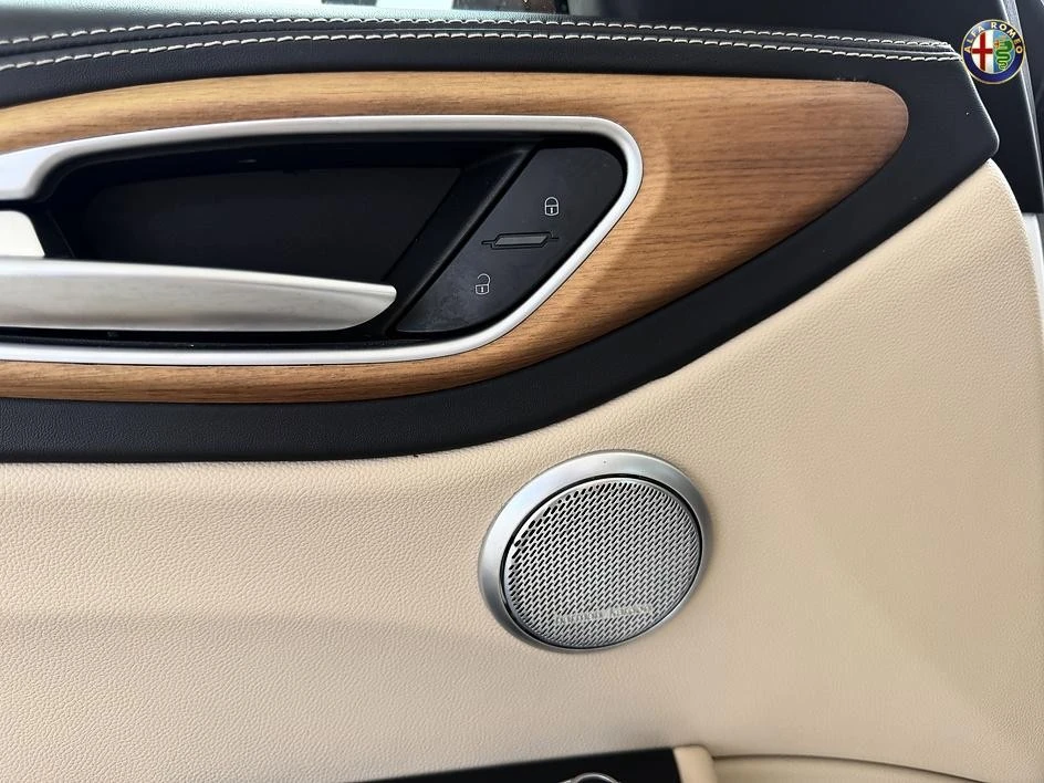 2019 Alfa Romeo Giulia - Image 26 of 31