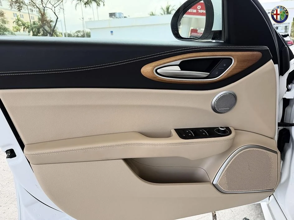 2019 Alfa Romeo Giulia - Image 25 of 31