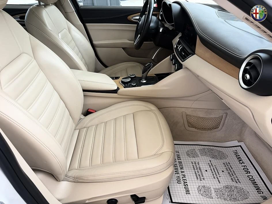 2019 Alfa Romeo Giulia - Image 12 of 31