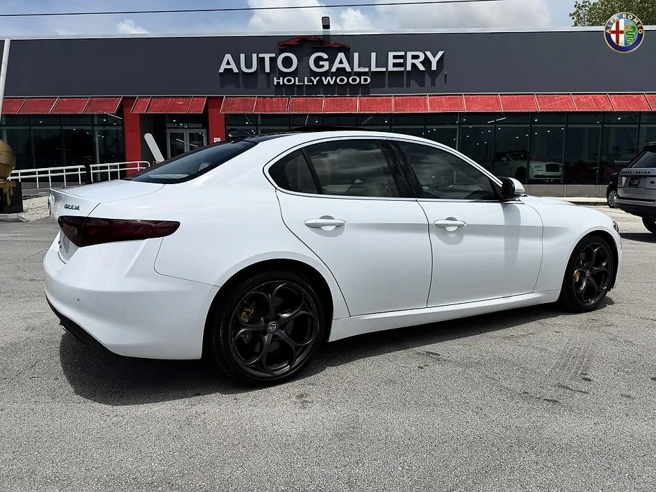 2019 Alfa Romeo Giulia - Image 8 of 31