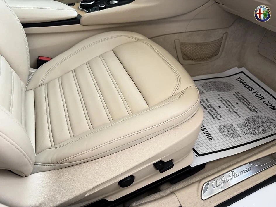 2019 Alfa Romeo Giulia - Image 19 of 31