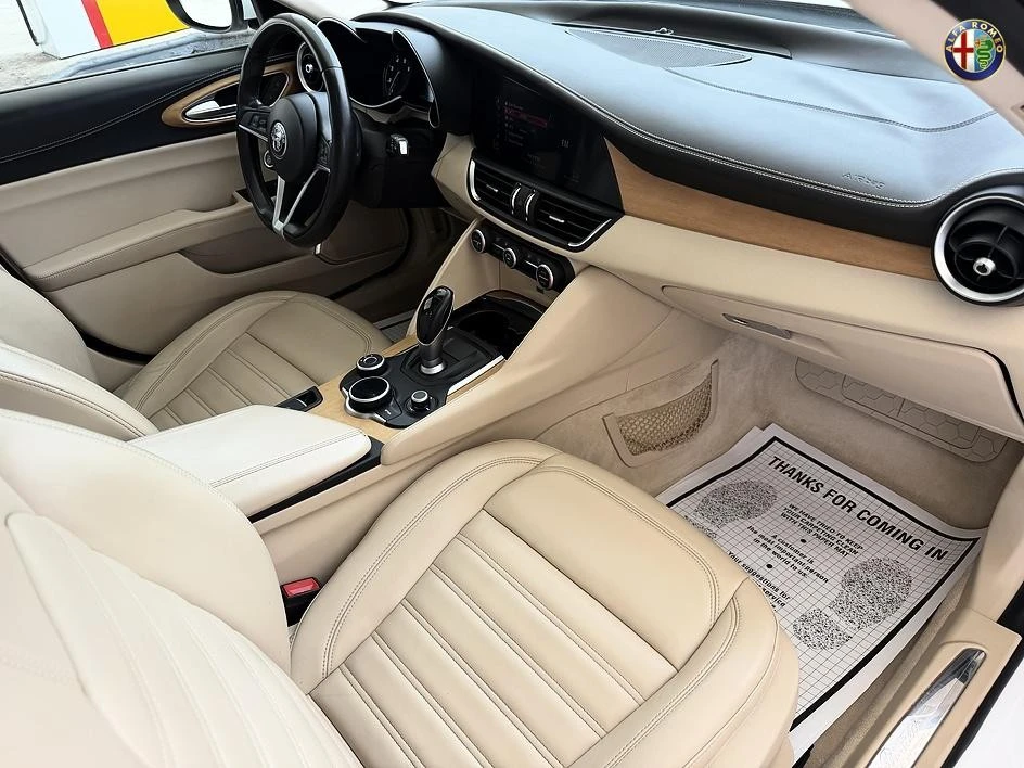 2019 Alfa Romeo Giulia - Image 14 of 31