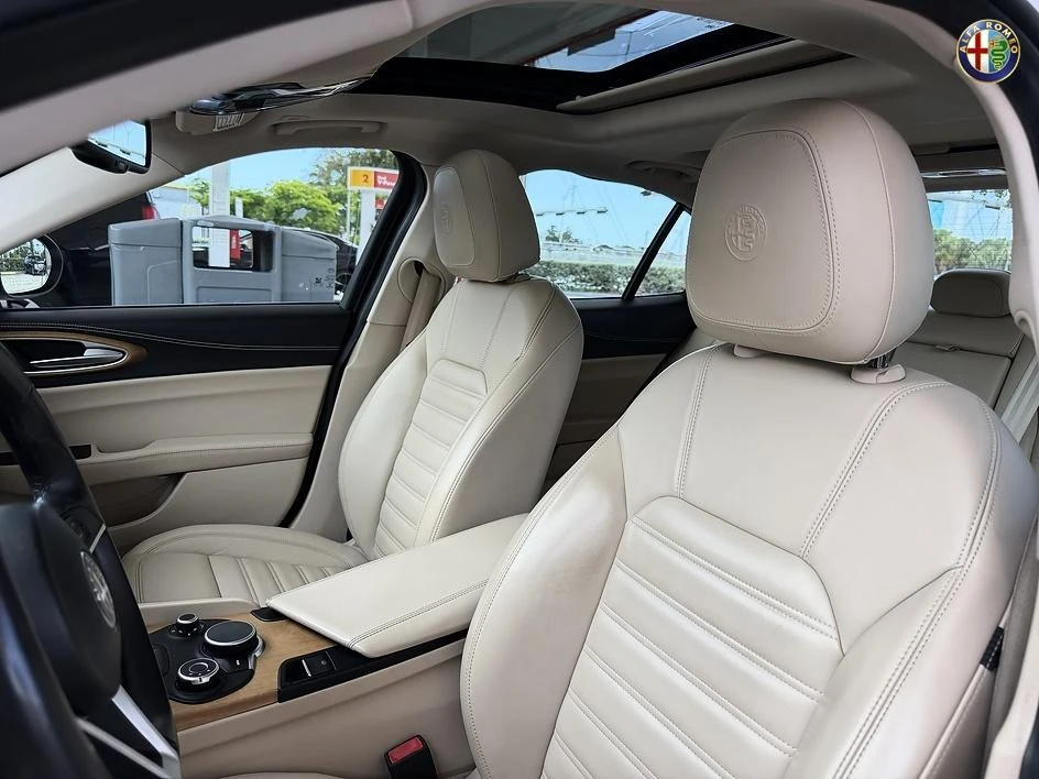 2019 Alfa Romeo Giulia - Image 16 of 31