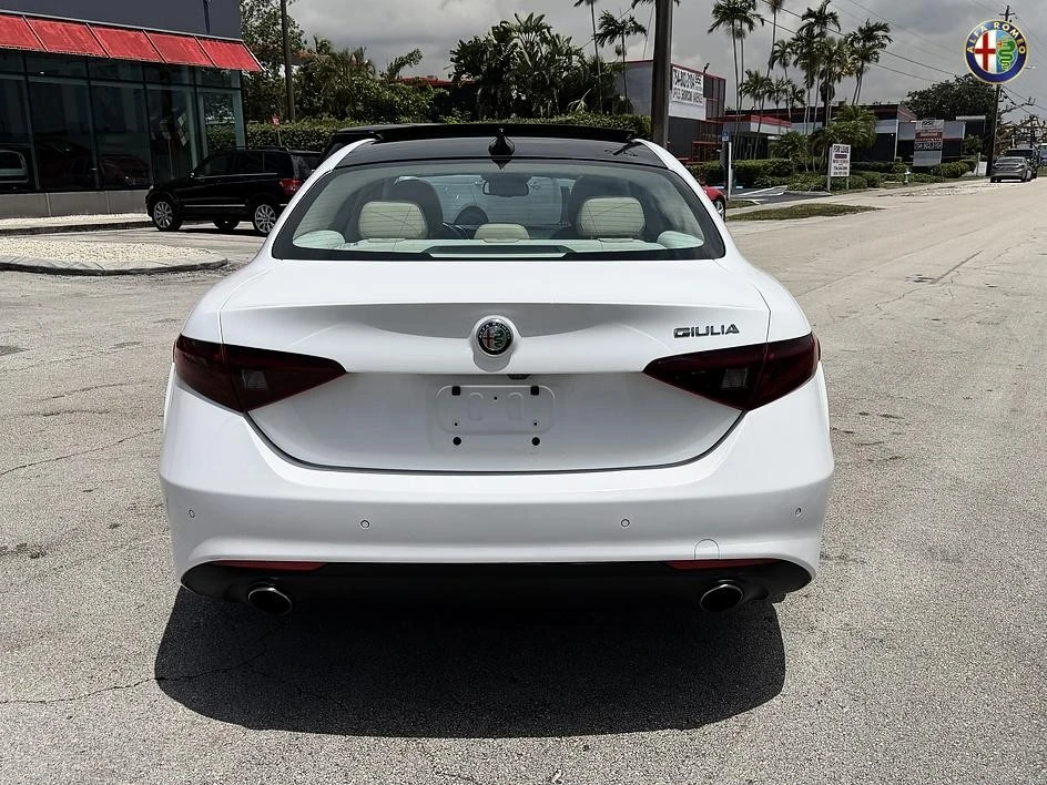 2019 Alfa Romeo Giulia - Image 7 of 31