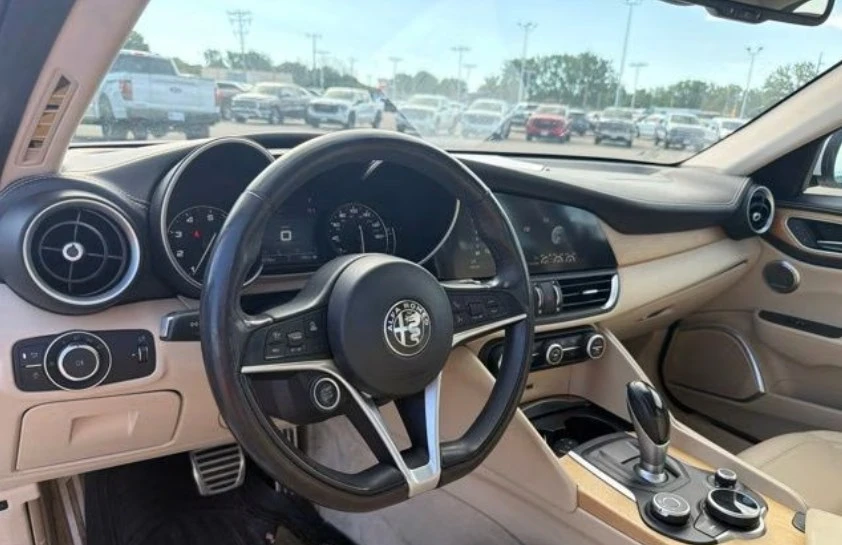 2019 Alfa Romeo Giulia - Image 7 of 11