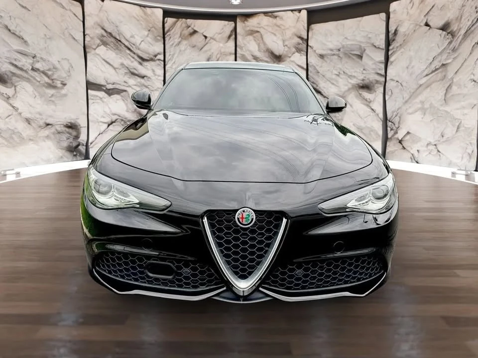 2019 Alfa Romeo Giulia - Image 2 of 20