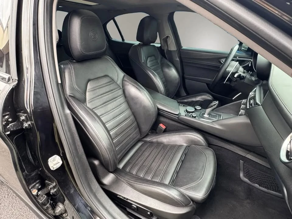 2019 Alfa Romeo Giulia - Image 17 of 20