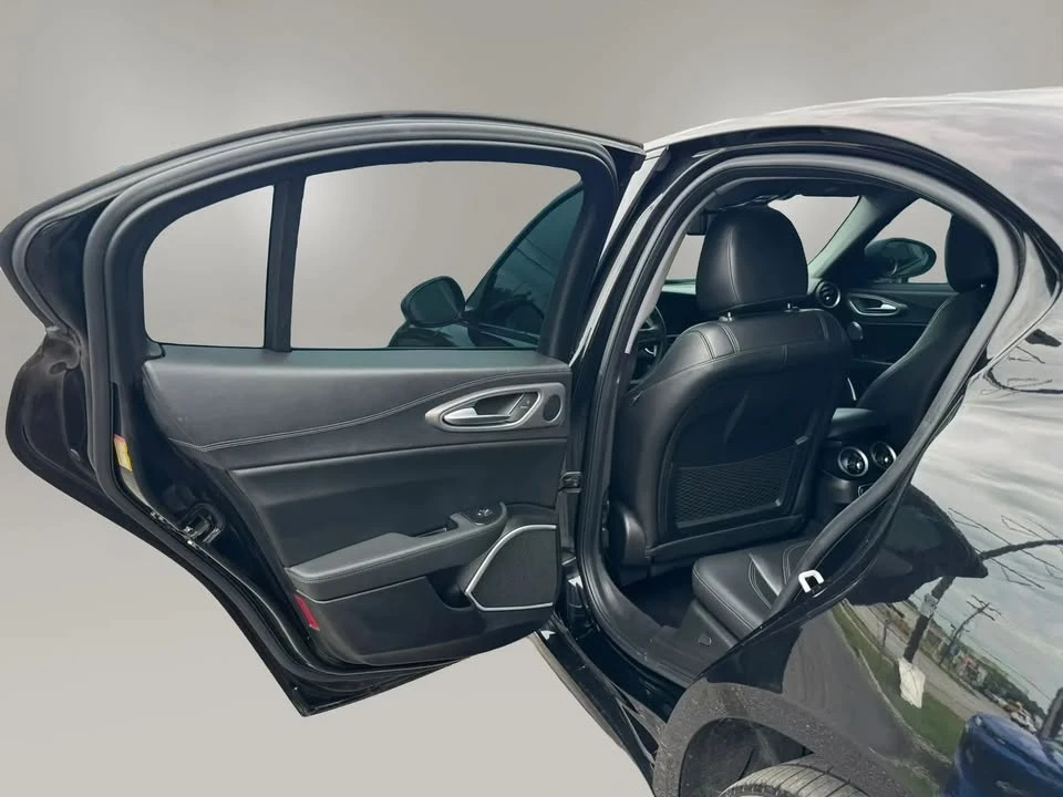 2019 Alfa Romeo Giulia - Image 18 of 20