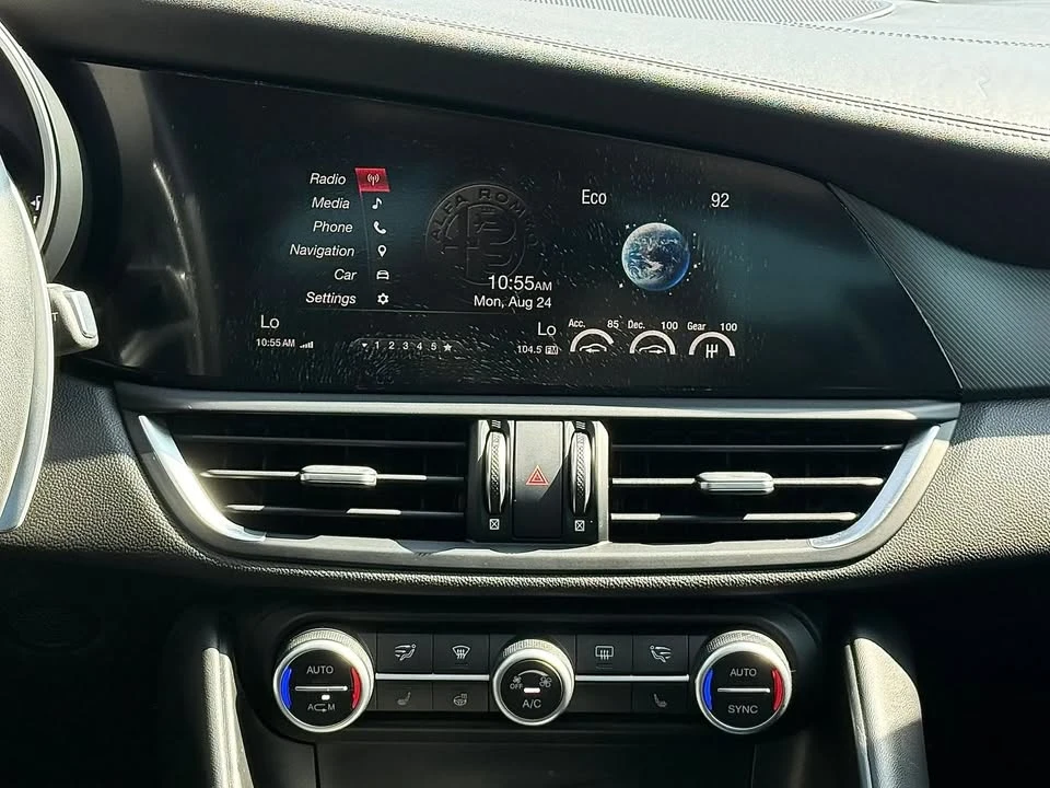 2019 Alfa Romeo Giulia - Image 14 of 20