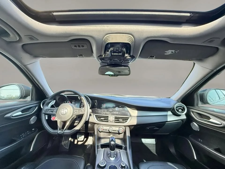 2019 Alfa Romeo Giulia - Image 13 of 20