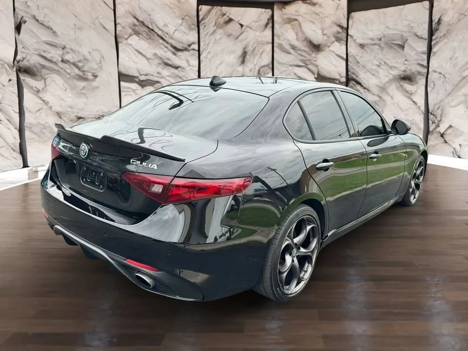 2019 Alfa Romeo Giulia - Image 7 of 20