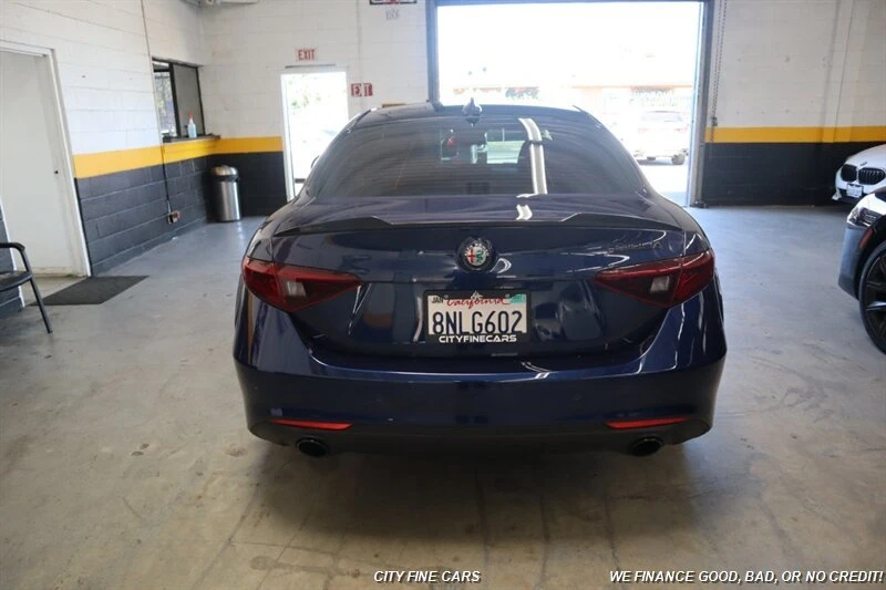 2019 Alfa Romeo Giulia - Image 8 of 20