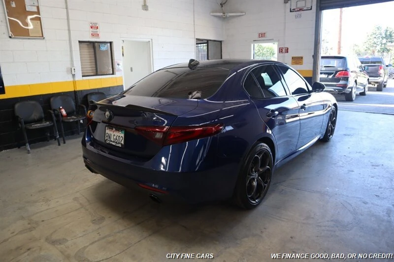 2019 Alfa Romeo Giulia - Image 9 of 20