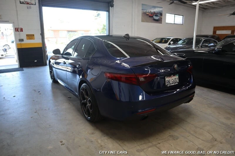 2019 Alfa Romeo Giulia - Image 7 of 20