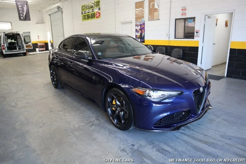 2019 Alfa Romeo Giulia - Image 13 of 20