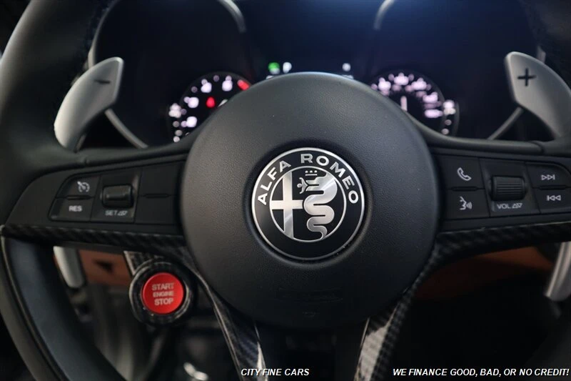 2019 Alfa Romeo Giulia - Image 17 of 20