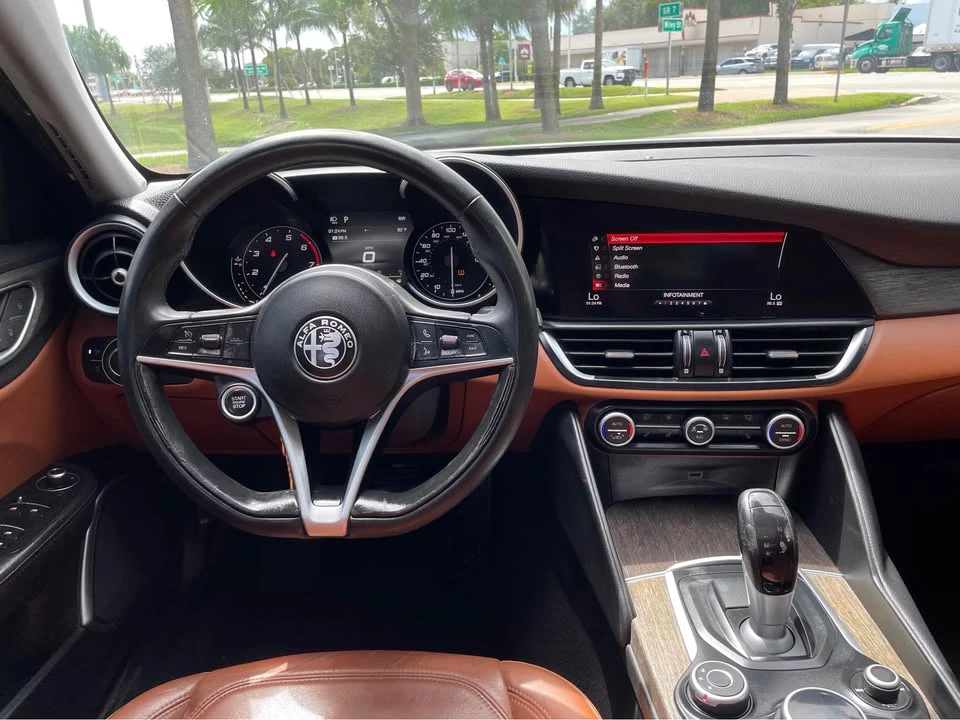 2019 Alfa Romeo Giulia - Image 9 of 12