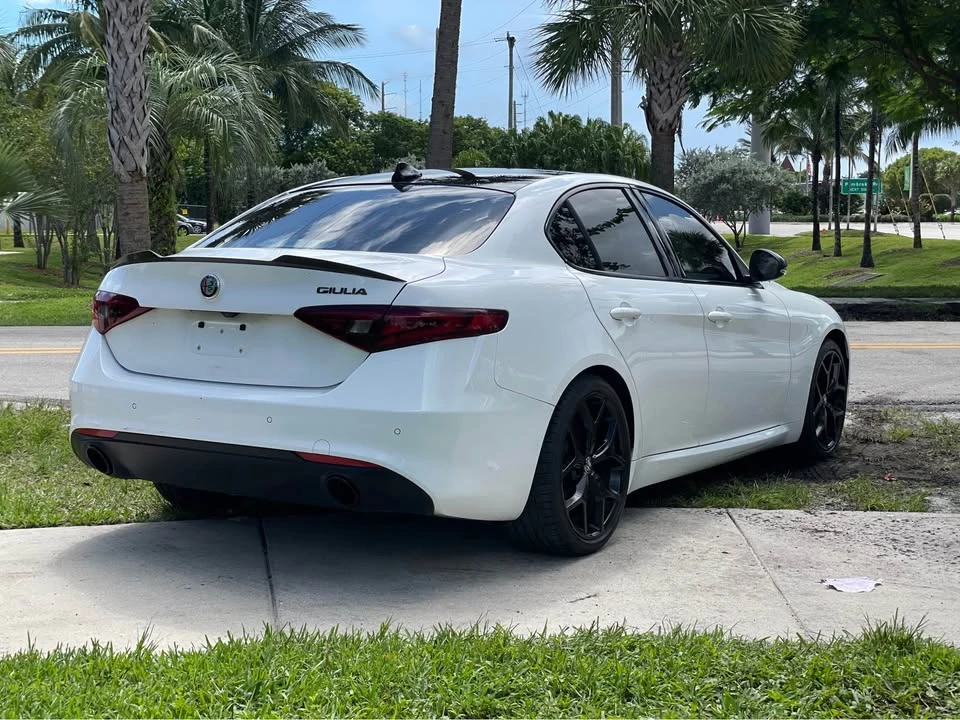 2019 Alfa Romeo Giulia - Image 5 of 12