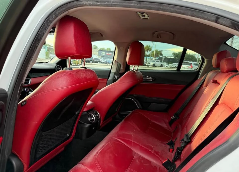 2019 Alfa Romeo Giulia - Image 6 of 8