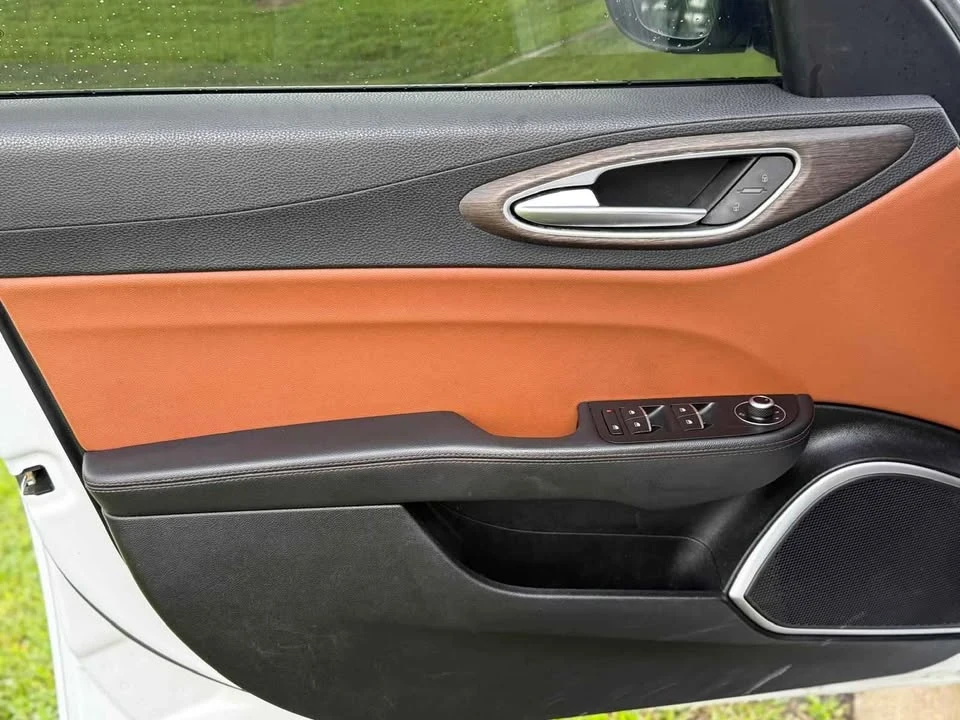 2019 Alfa Romeo Giulia - Image 10 of 11
