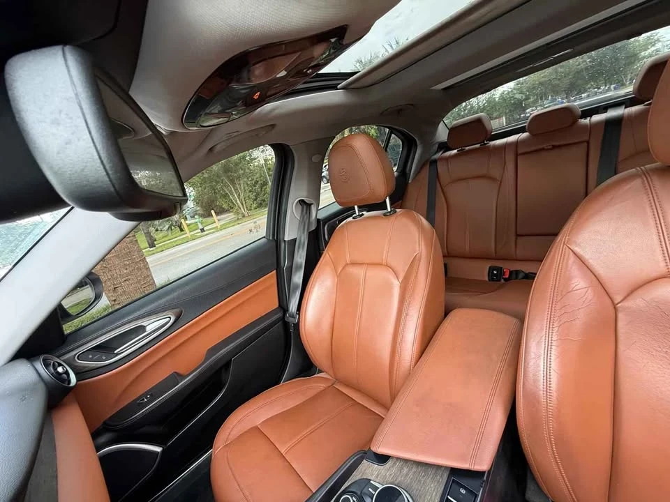 2019 Alfa Romeo Giulia - Image 7 of 11