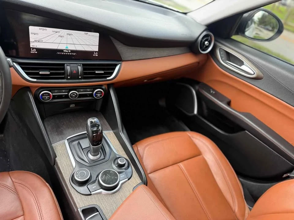 2019 Alfa Romeo Giulia - Image 8 of 11