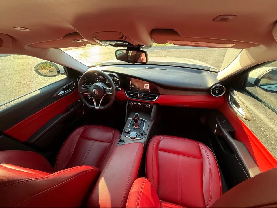2019 Alfa Romeo Giulia - Image 11 of 14