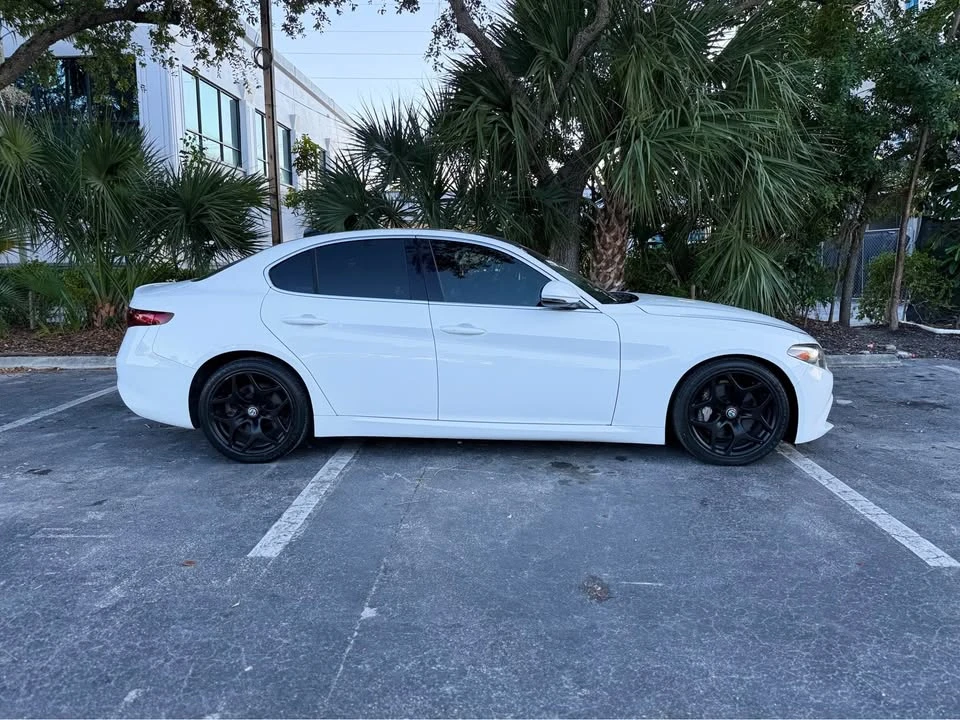 2019 Alfa Romeo Giulia - Image 3 of 14