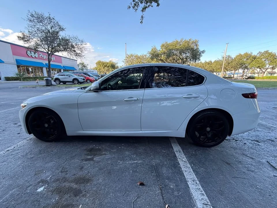 2019 Alfa Romeo Giulia - Image 5 of 14