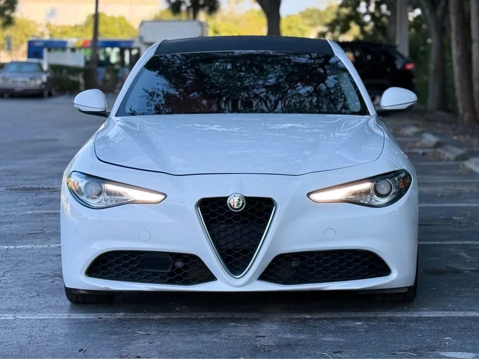 2019 Alfa Romeo Giulia - Image 6 of 14