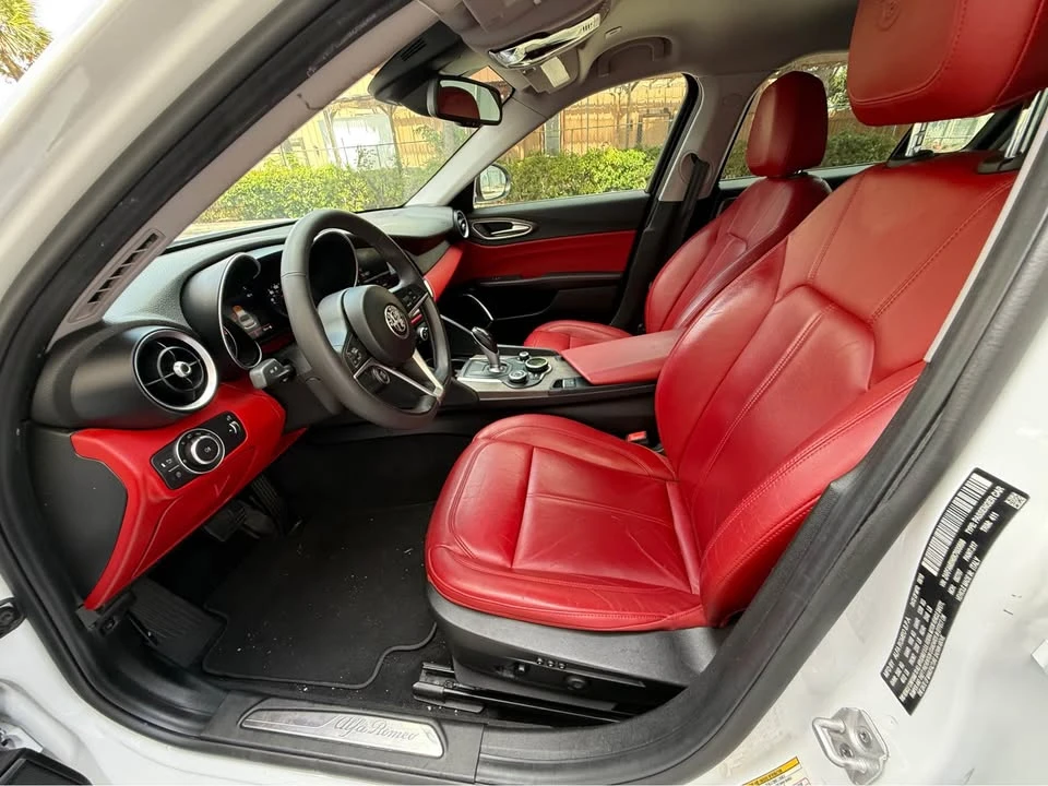 2019 Alfa Romeo Giulia - Image 8 of 14