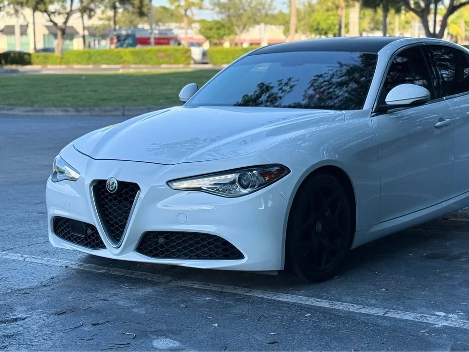 2019 Alfa Romeo Giulia - Image 7 of 14