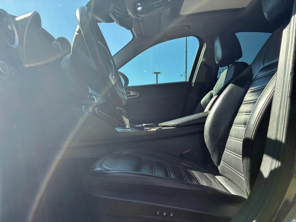 2019 Alfa Romeo Giulia - Image 9 of 13