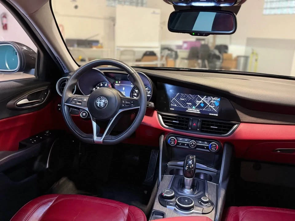 2019 Alfa Romeo Giulia - Image 7 of 11