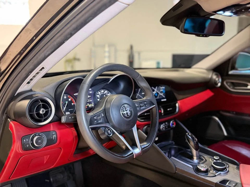 2019 Alfa Romeo Giulia - Image 8 of 11