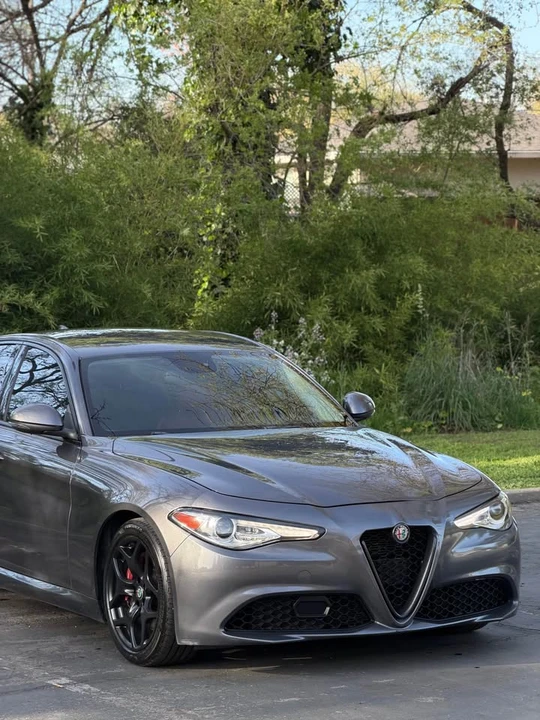 2019 Alfa Romeo Giulia - Image 9 of 13