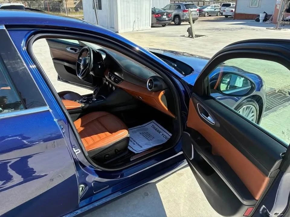 2019 Alfa Romeo Giulia - Image 7 of 14