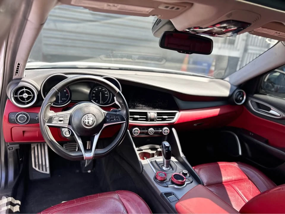 2019 Alfa Romeo Giulia - Image 10 of 11