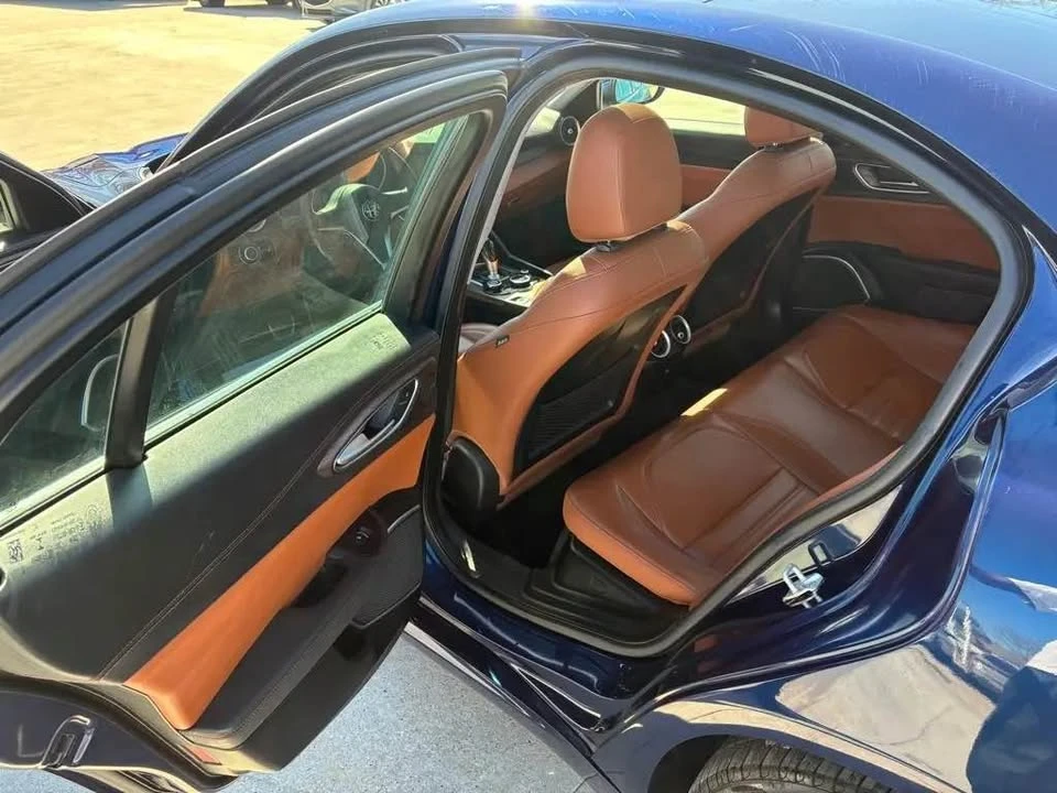 2019 Alfa Romeo Giulia - Image 10 of 14