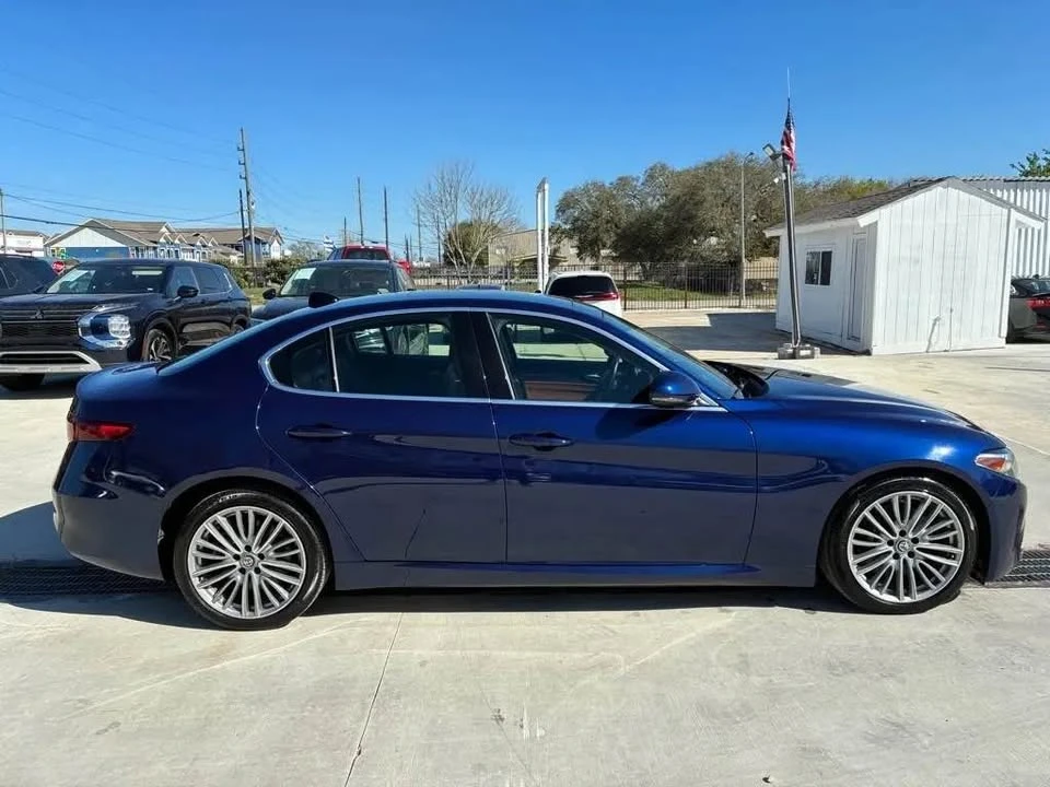 2019 Alfa Romeo Giulia - Image 4 of 14