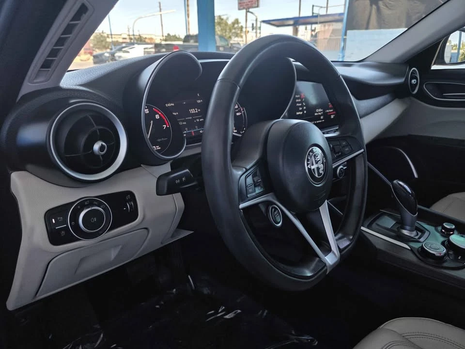 2019 Alfa Romeo Giulia - Image 11 of 18