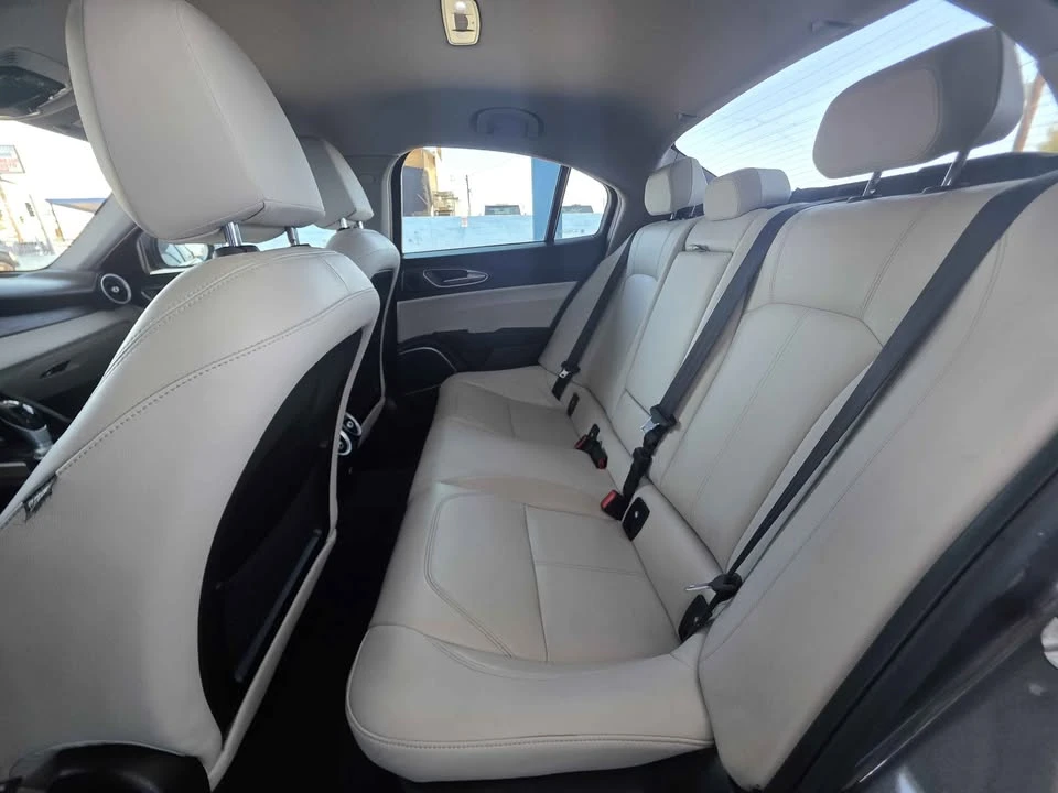 2019 Alfa Romeo Giulia - Image 13 of 18