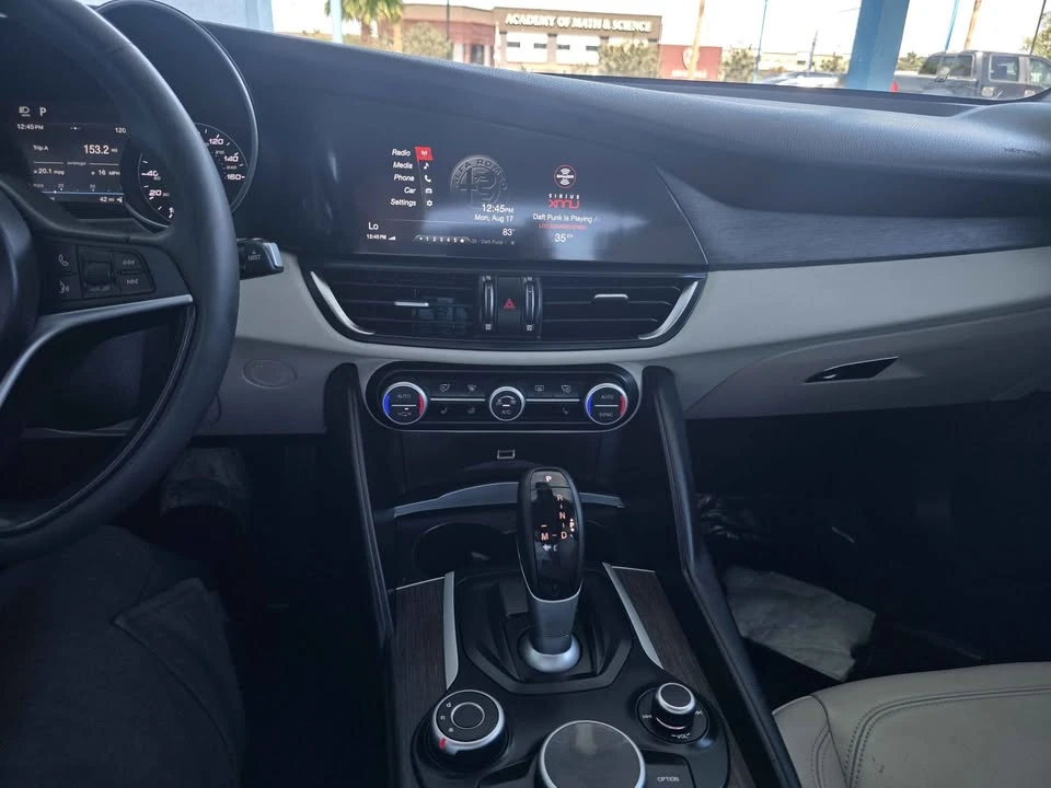 2019 Alfa Romeo Giulia - Image 18 of 18