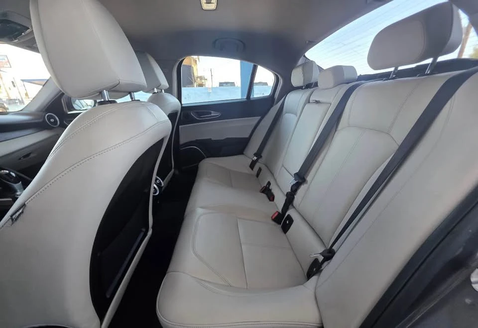 2019 Alfa Romeo Giulia - Image 5 of 5