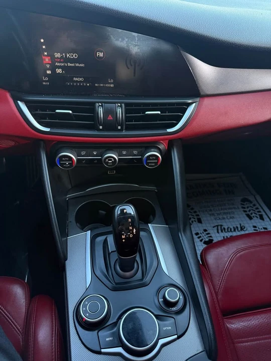 2019 Alfa Romeo Giulia - Image 13 of 16