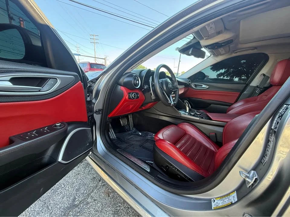 2019 Alfa Romeo Giulia - Image 10 of 16