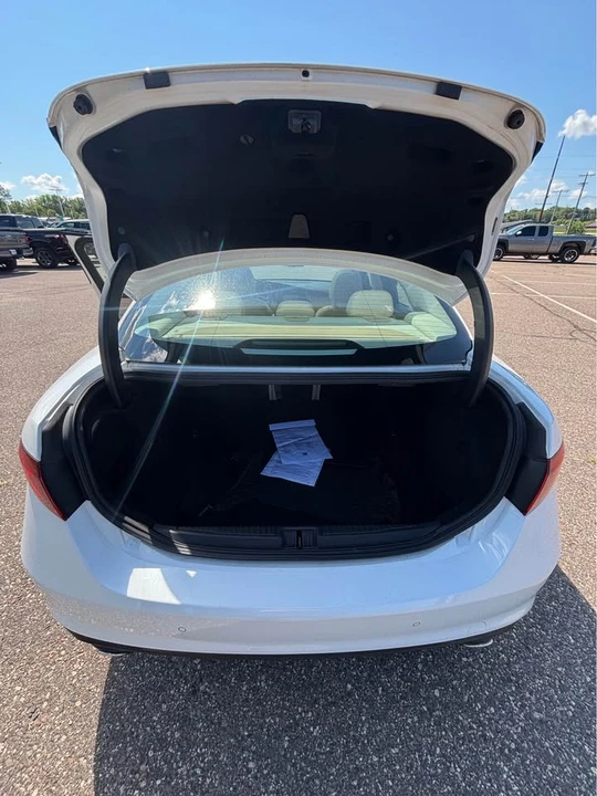 2019 Alfa Romeo Giulia - Image 12 of 12
