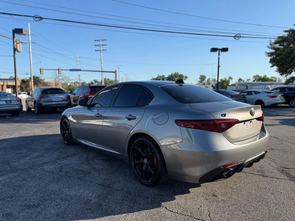 2019 Alfa Romeo Giulia - Image 5 of 16