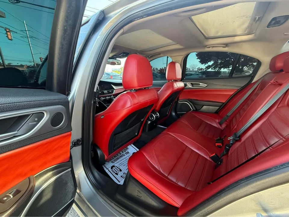 2019 Alfa Romeo Giulia - Image 9 of 16