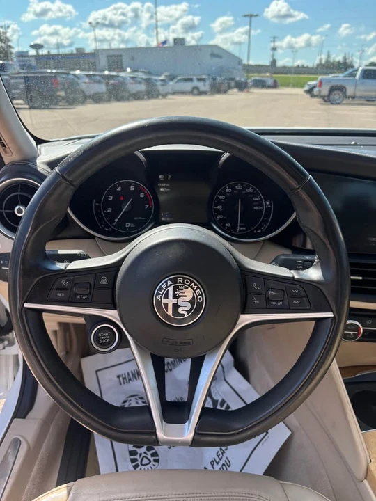 2019 Alfa Romeo Giulia - Image 5 of 12